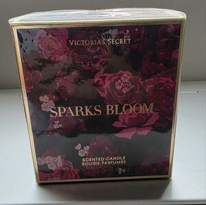 NWT Victoria's Secret Sparks Bloom Scented Candle 238 G Or
